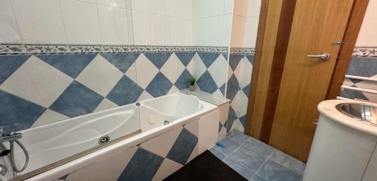 Venta - Apartamento / piso -
Torrevieja - La veleta