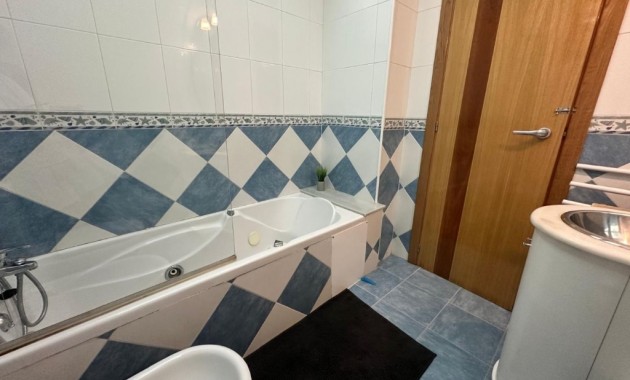 Venta - Apartamento / piso -
Torrevieja - La veleta