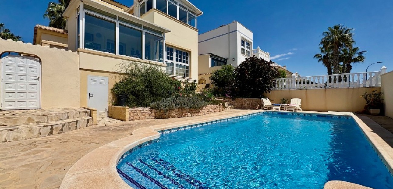 Sale - Villa -
Villamartín