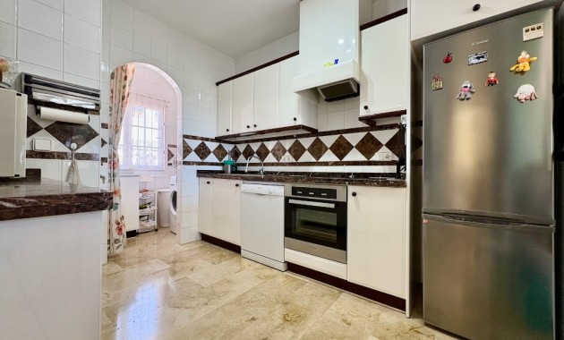 Sale - Villa -
Villamartín