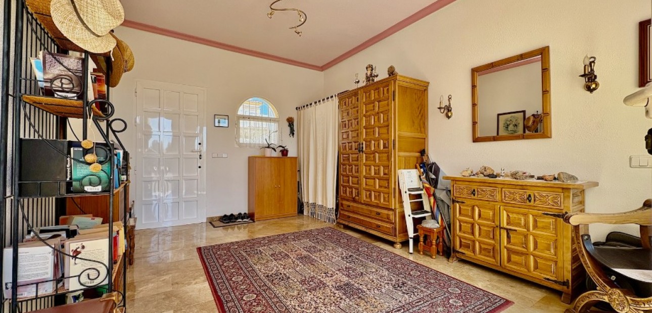 Sale - Villa -
Villamartín