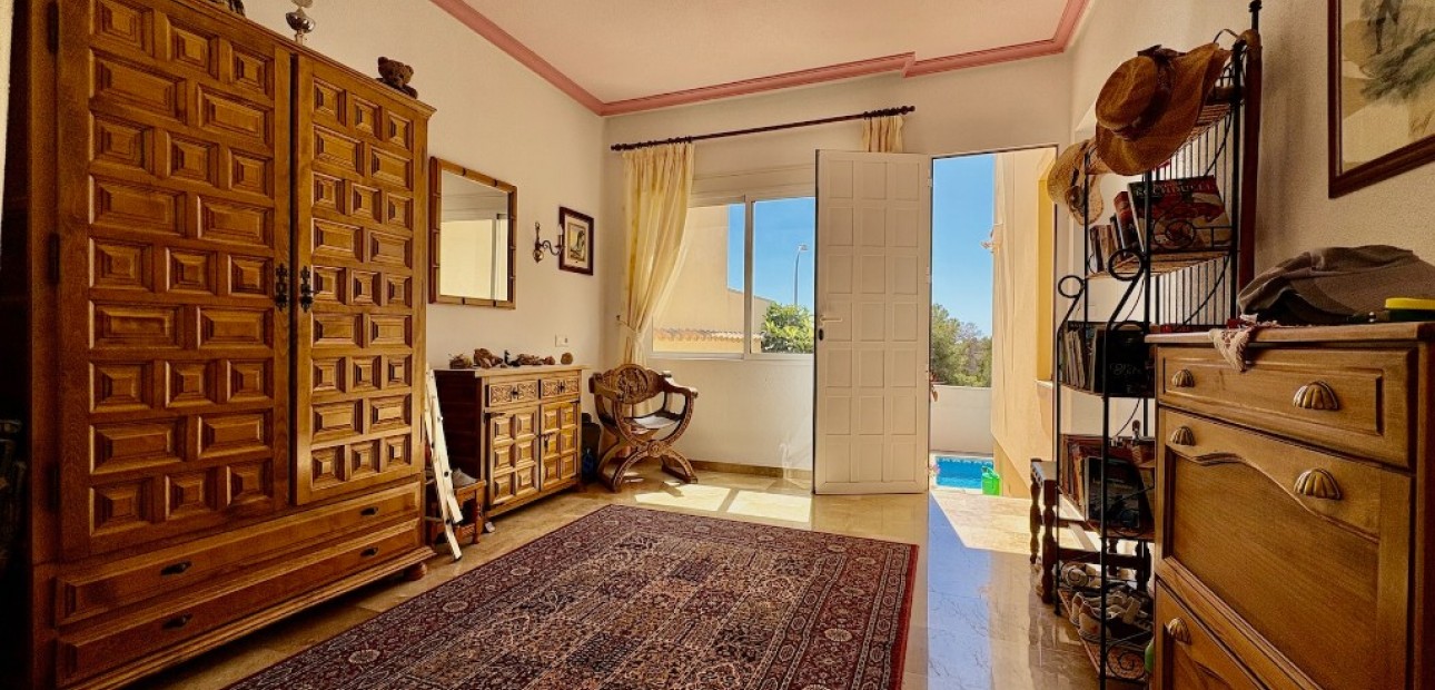 Sale - Villa -
Villamartín