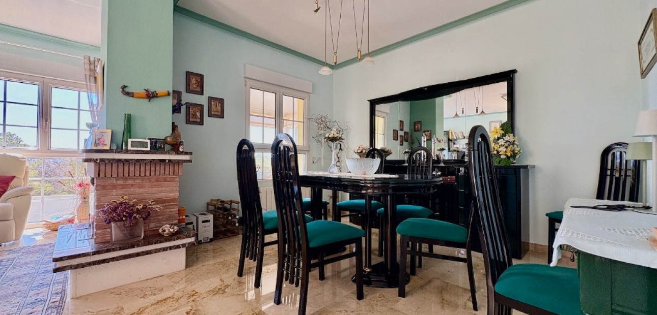 Sale - Villa -
Villamartín