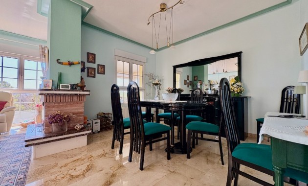 Sale - Villa -
Villamartín