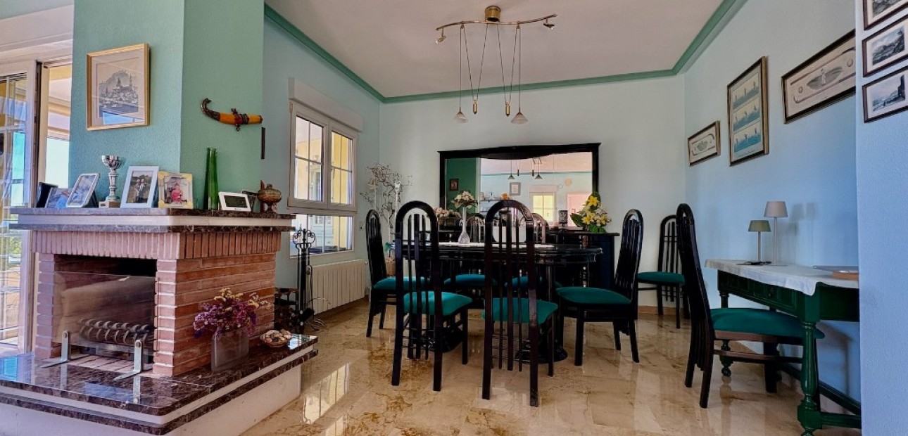 Sale - Villa -
Villamartín