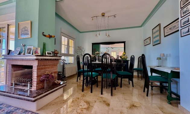 Sale - Villa -
Villamartín