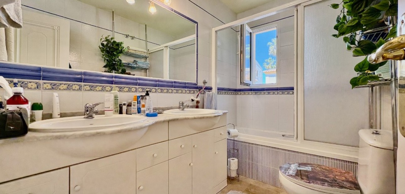 Sale - Villa -
Villamartín