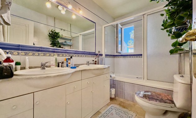 Sale - Villa -
Villamartín