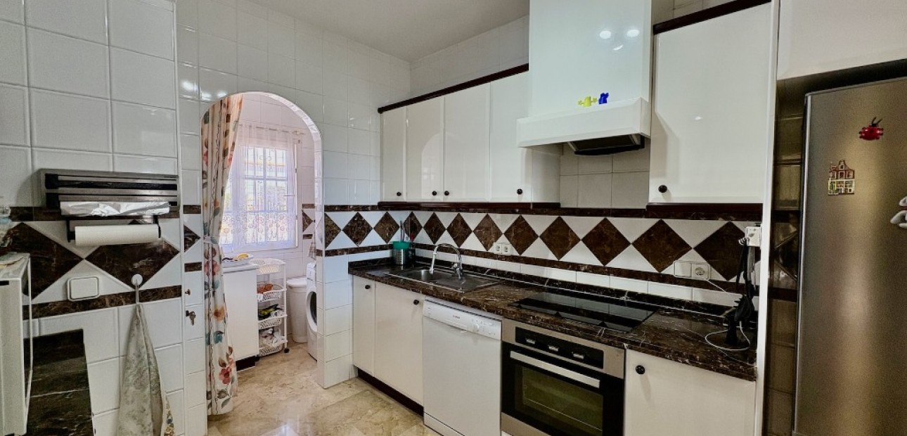 Sale - Villa -
Villamartín