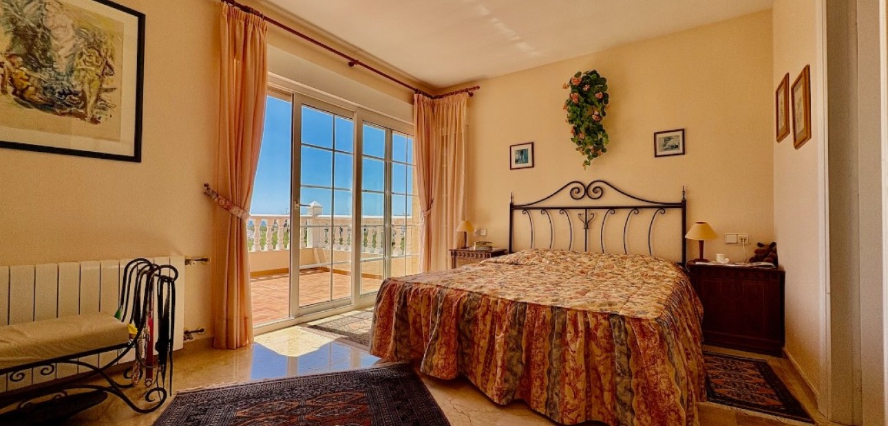 Sale - Villa -
Villamartín