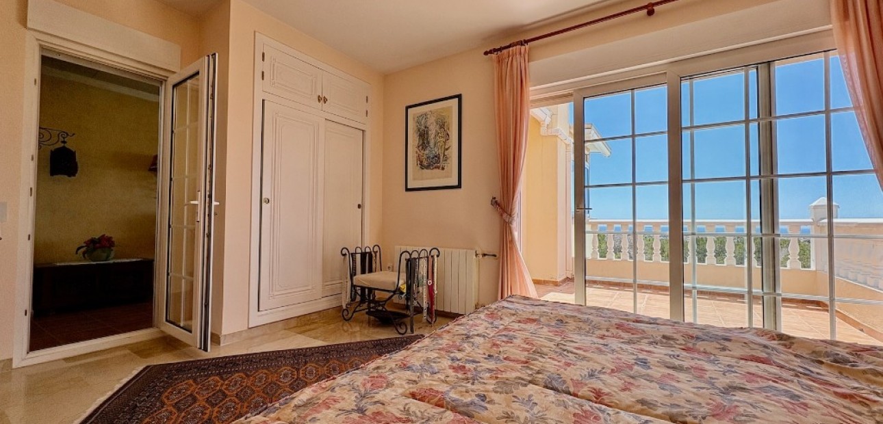 Sale - Villa -
Villamartín