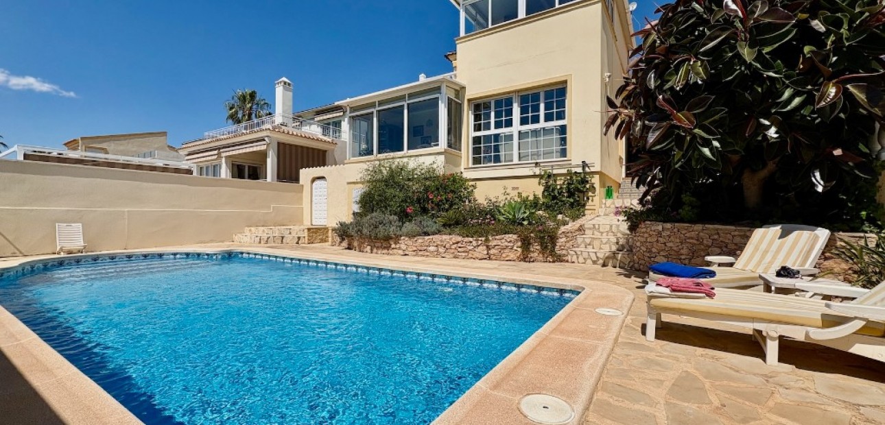 Sale - Villa -
Villamartín