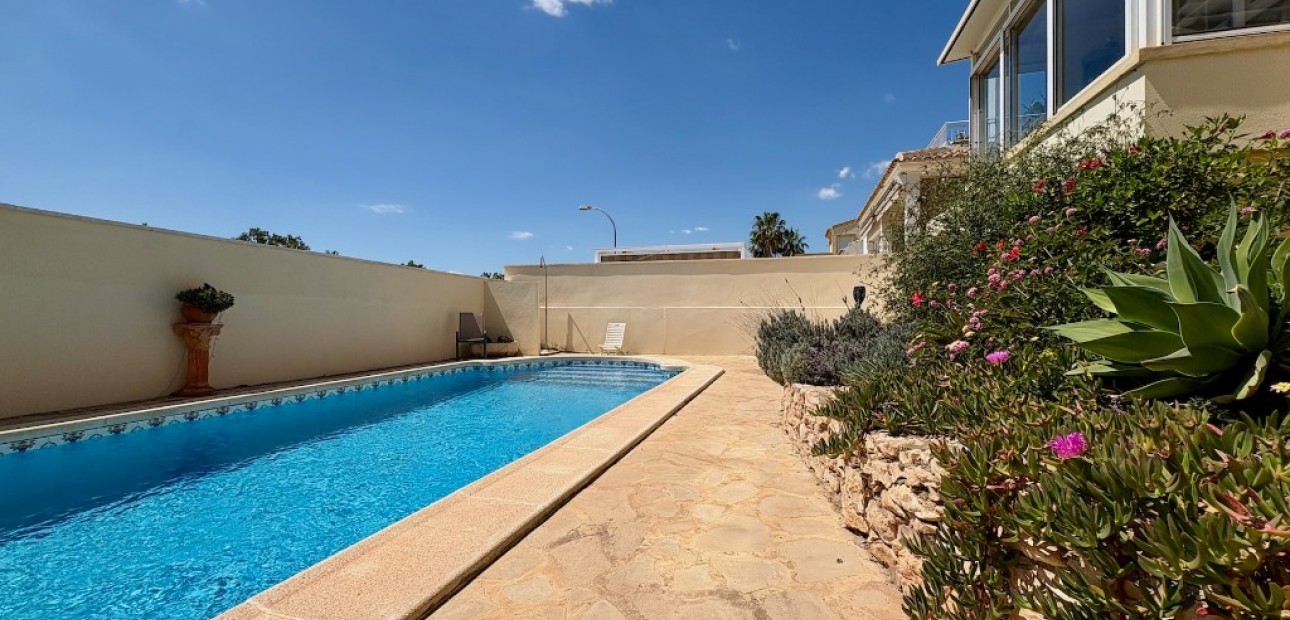 Sale - Villa -
Villamartín