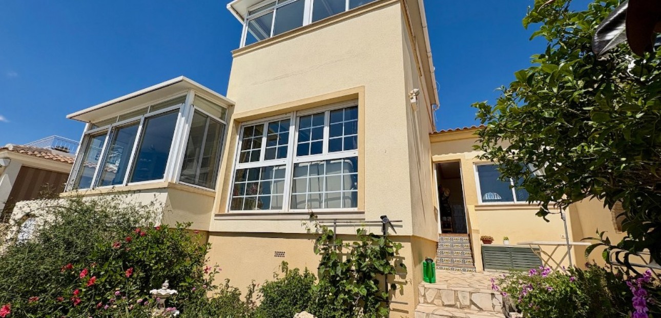 Sale - Villa -
Villamartín