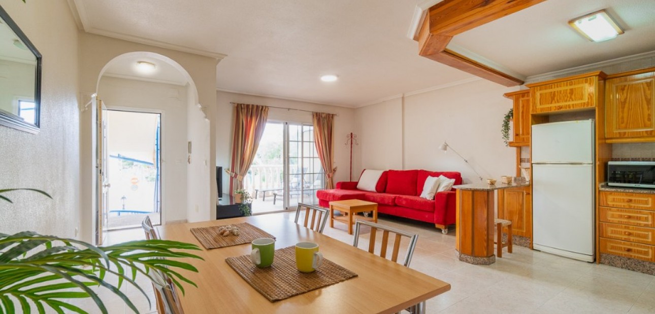 Venta - Apartamento / piso -
Algorfa