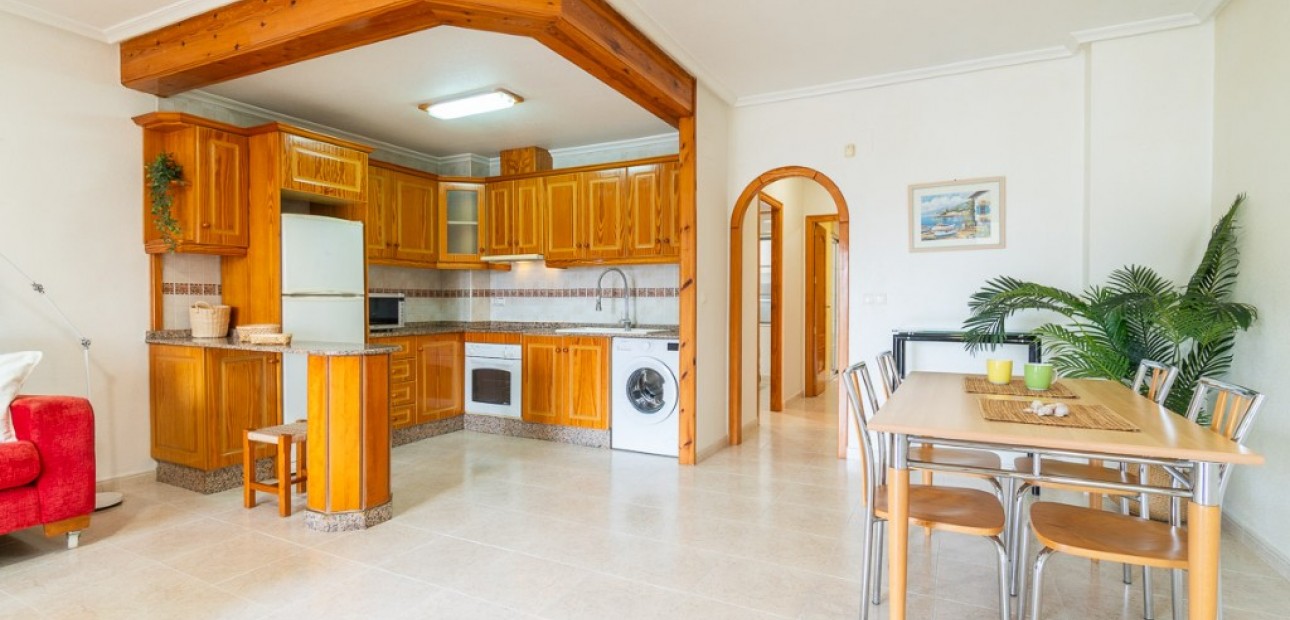 Venta - Apartamento / piso -
Algorfa