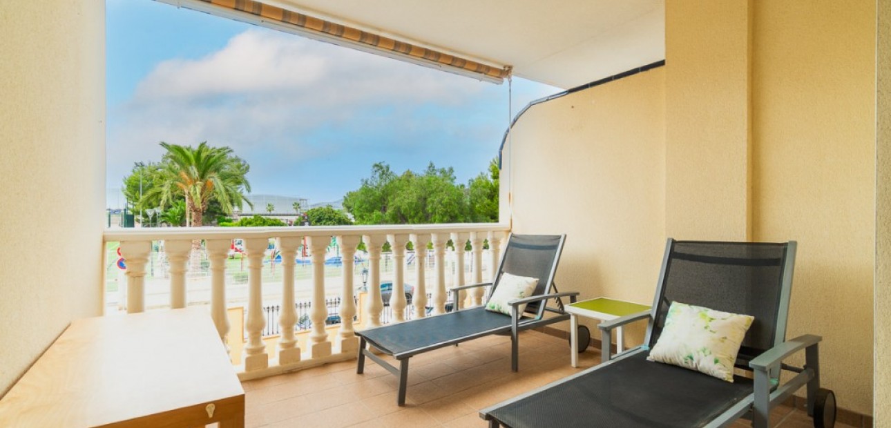 Venta - Apartamento / piso -
Algorfa