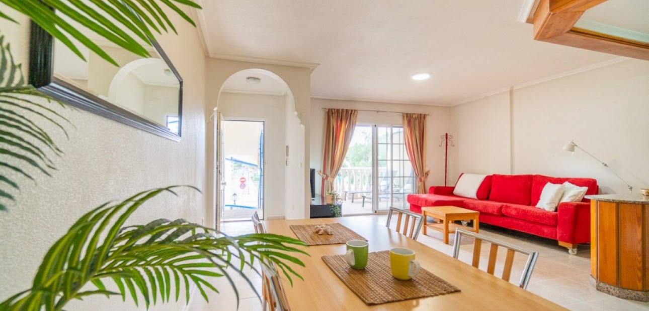 Venta - Apartamento / piso -
Algorfa