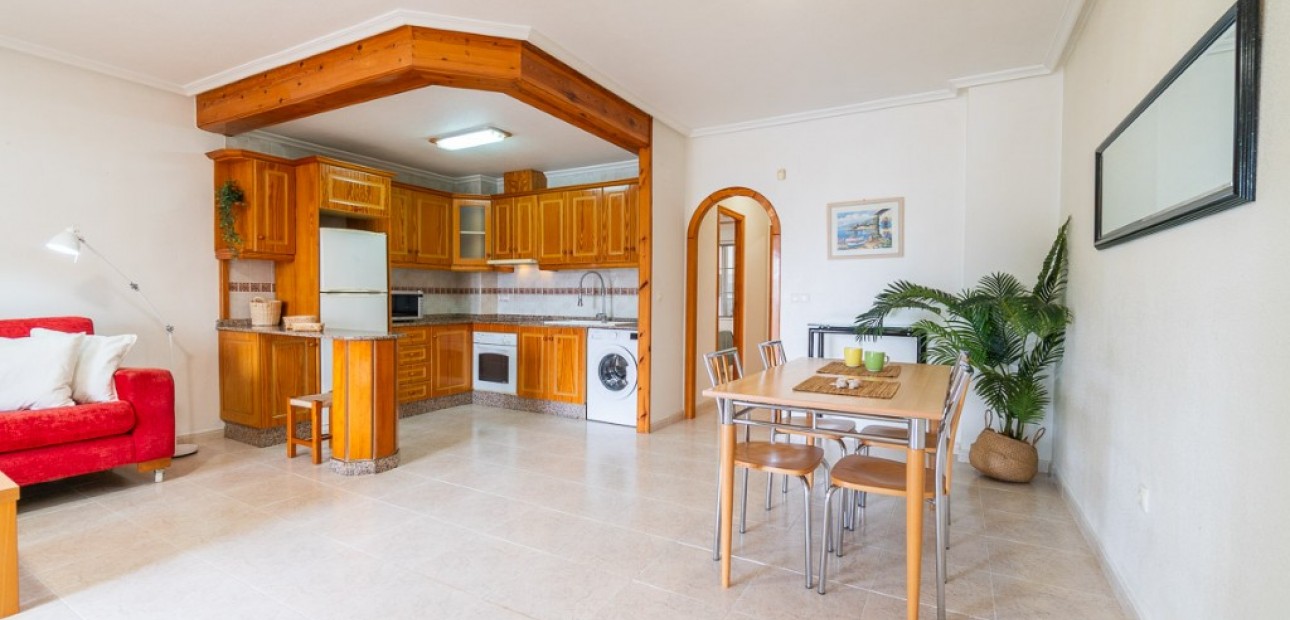 Venta - Apartamento / piso -
Algorfa