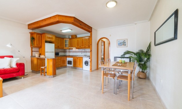 Venta - Apartamento / piso -
Algorfa