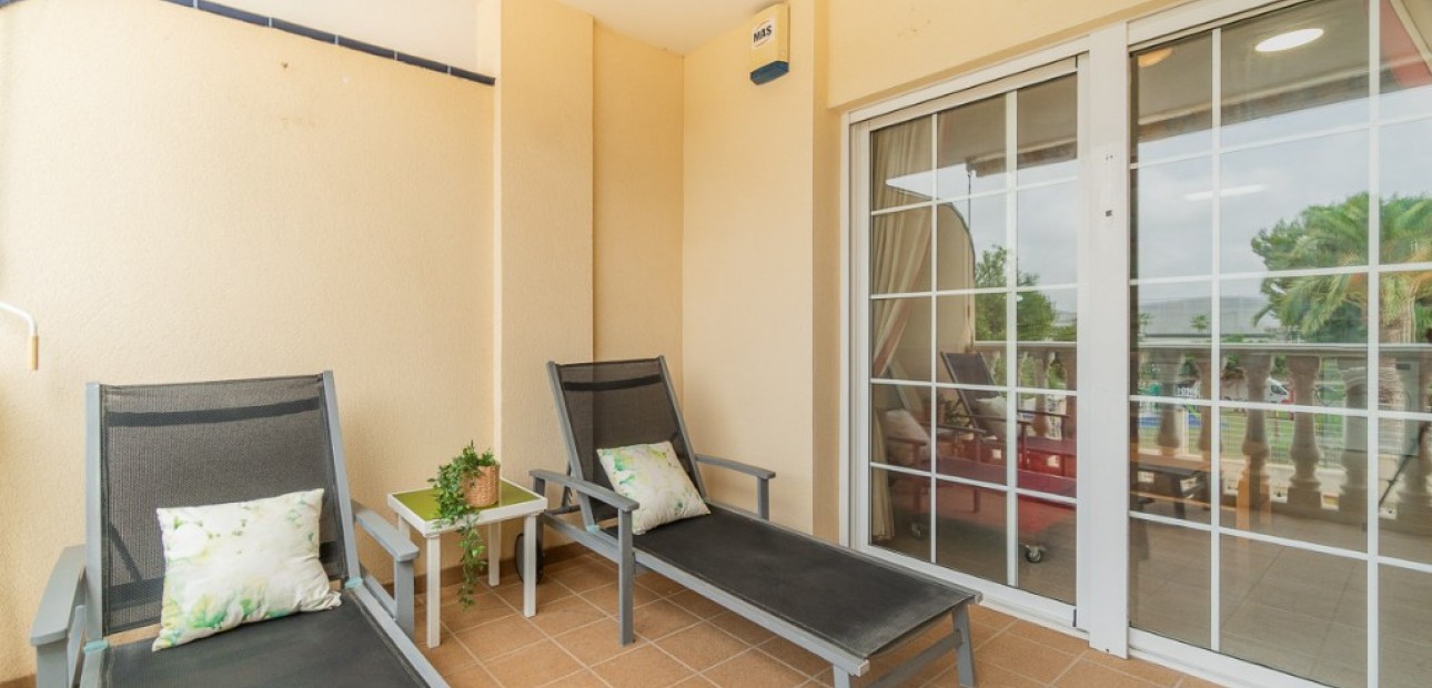 Venta - Apartamento / piso -
Algorfa