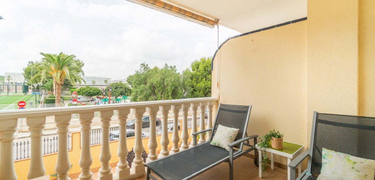 Venta - Apartamento / piso -
Algorfa