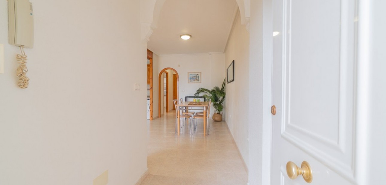 Venta - Apartamento / piso -
Algorfa