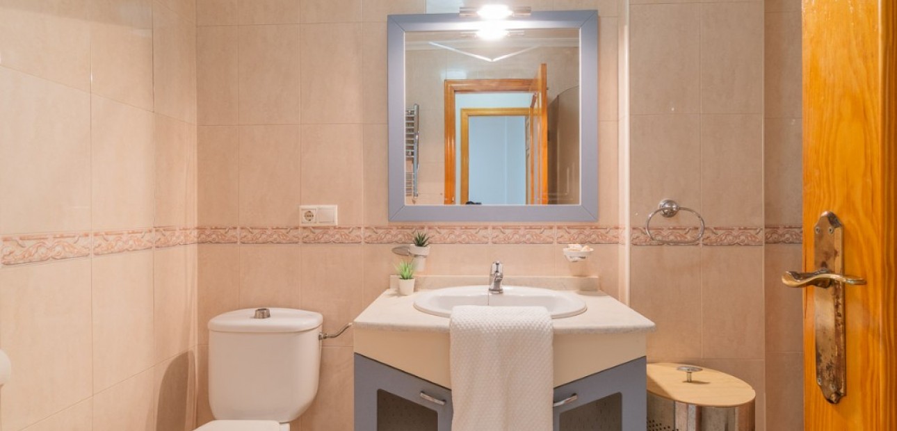 Venta - Apartamento / piso -
Algorfa