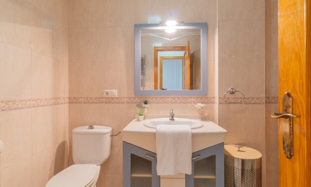 Venta - Apartamento / piso -
Algorfa