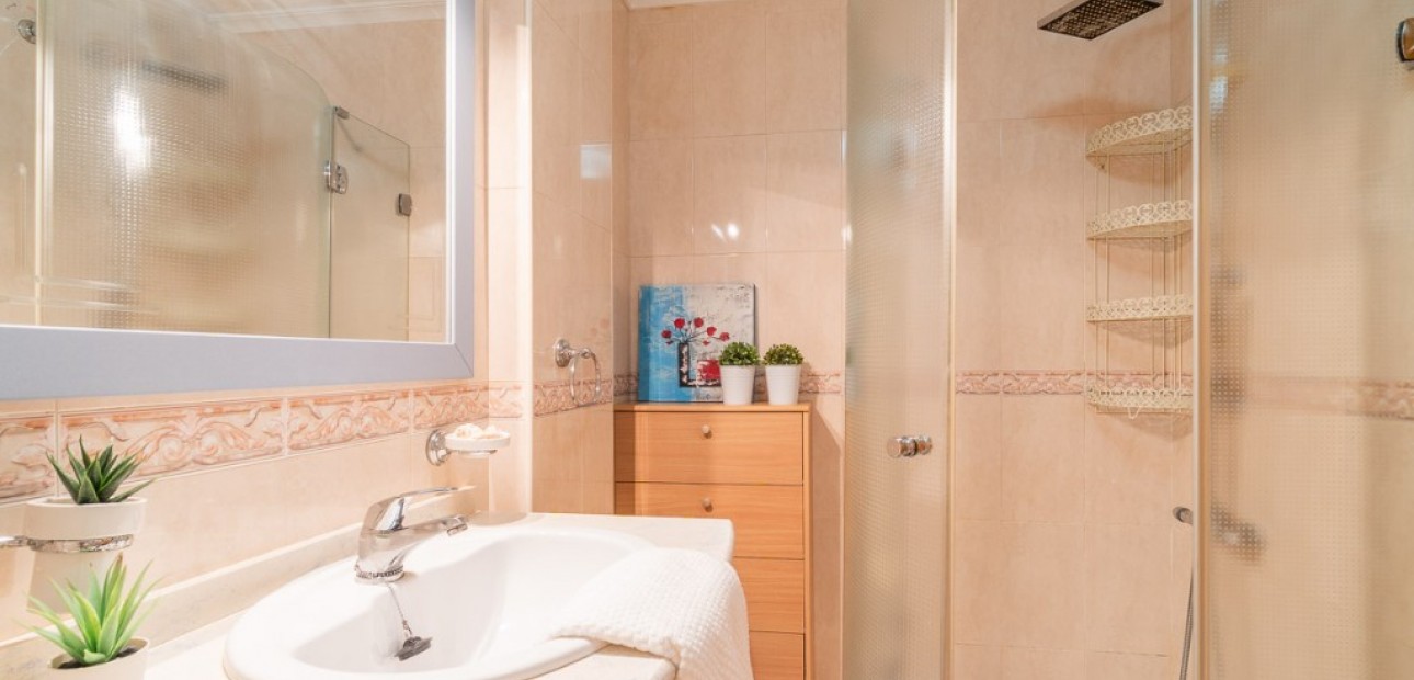 Venta - Apartamento / piso -
Algorfa