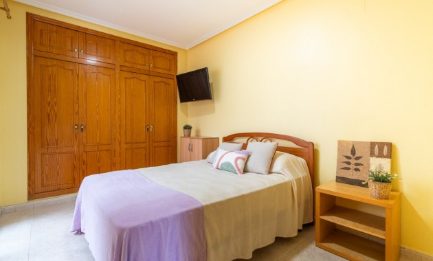 Venta - Apartamento / piso -
Algorfa