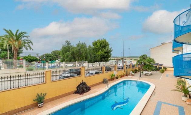 Venta - Apartamento / piso -
Algorfa