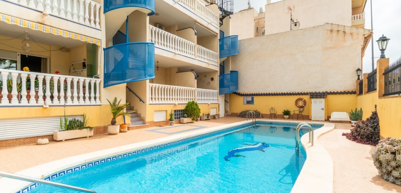 Venta - Apartamento / piso -
Algorfa