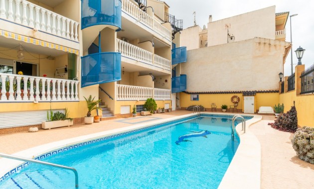 Venta - Apartamento / piso -
Algorfa