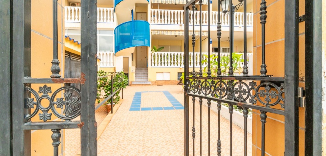 Venta - Apartamento / piso -
Algorfa