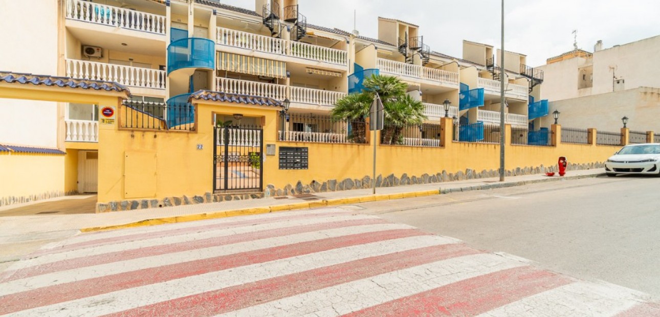 Venta - Apartamento / piso -
Algorfa