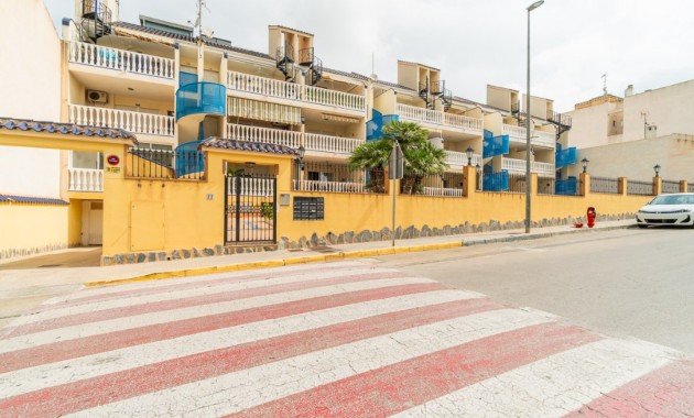 Venta - Apartamento / piso -
Algorfa