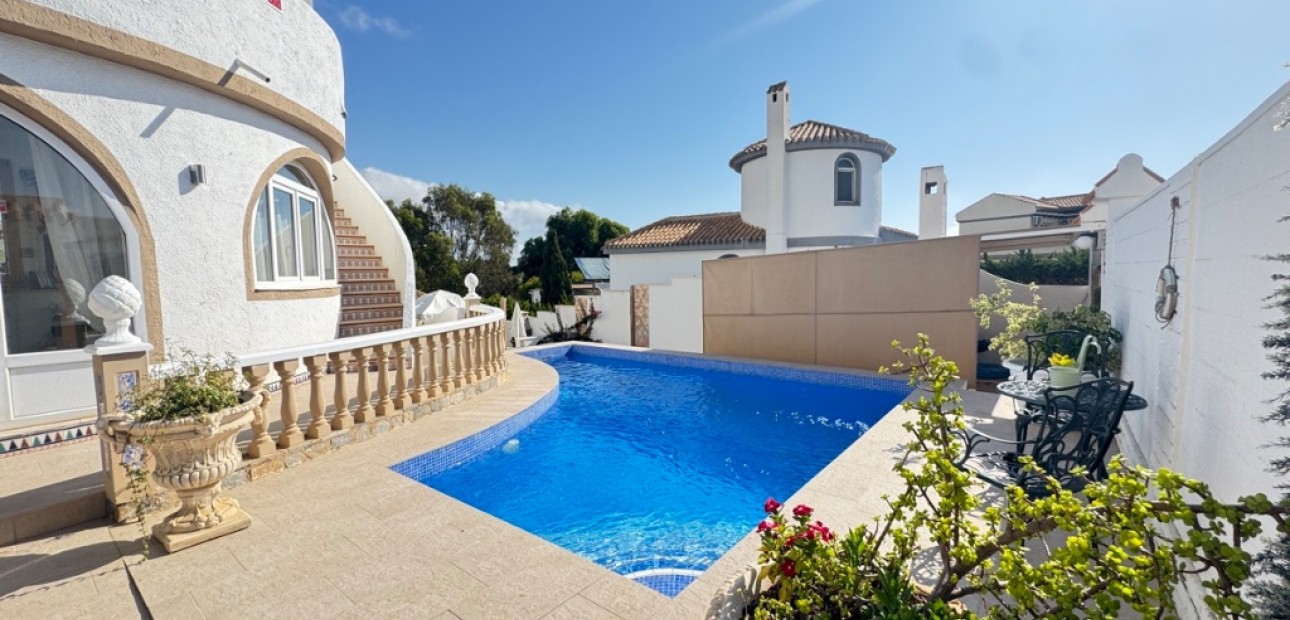 Herverkoop - Villa -
La Zenia