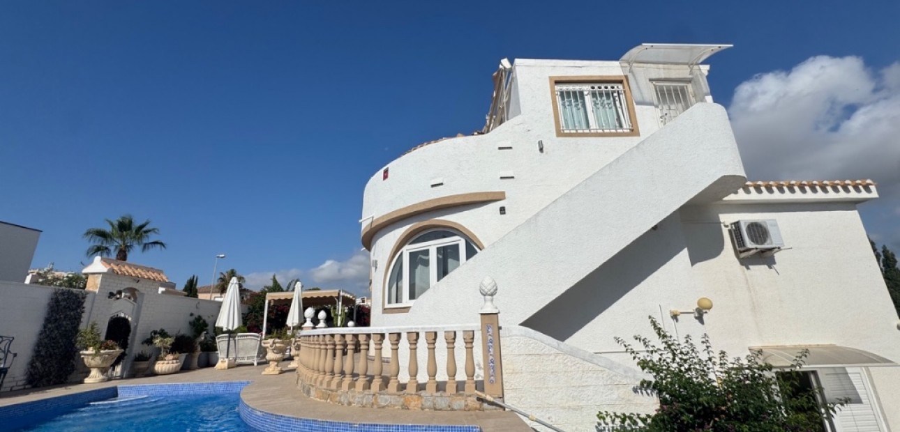 Herverkoop - Villa -
La Zenia