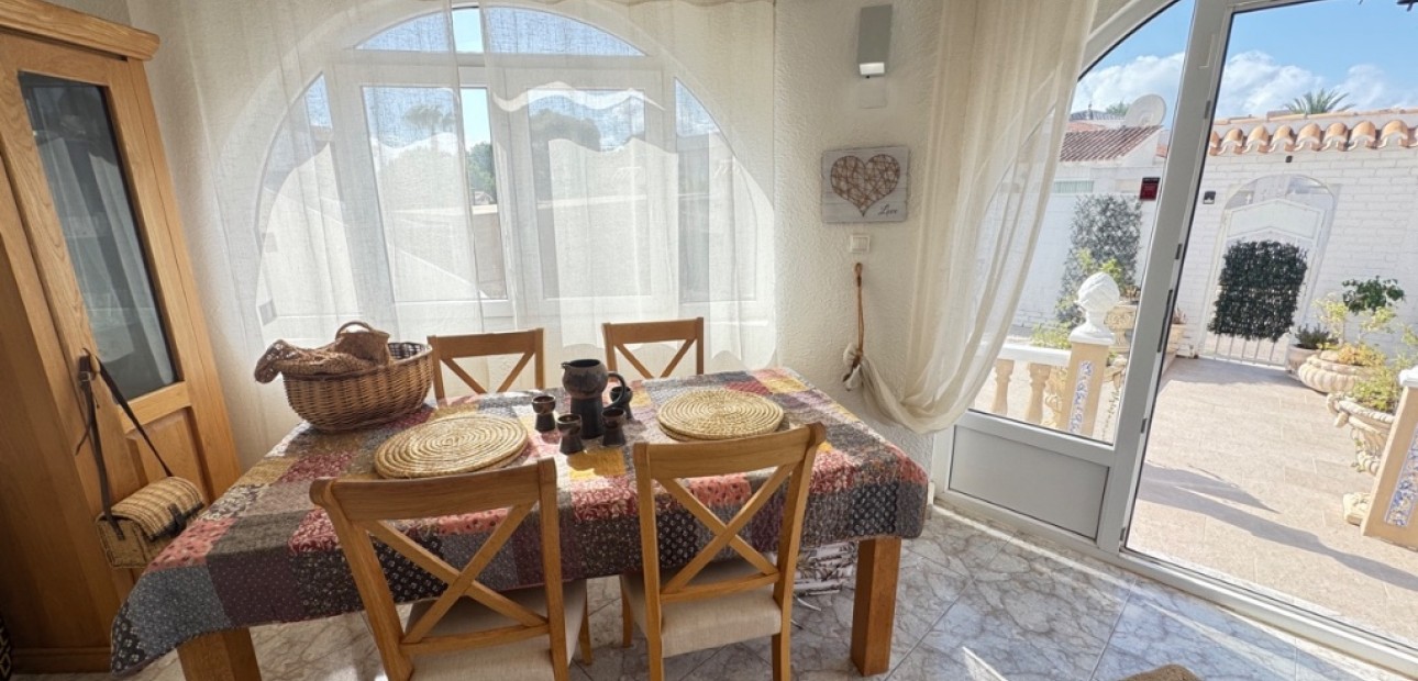 Herverkoop - Villa -
La Zenia