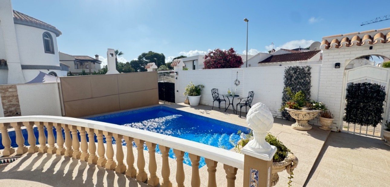 Herverkoop - Villa -
La Zenia