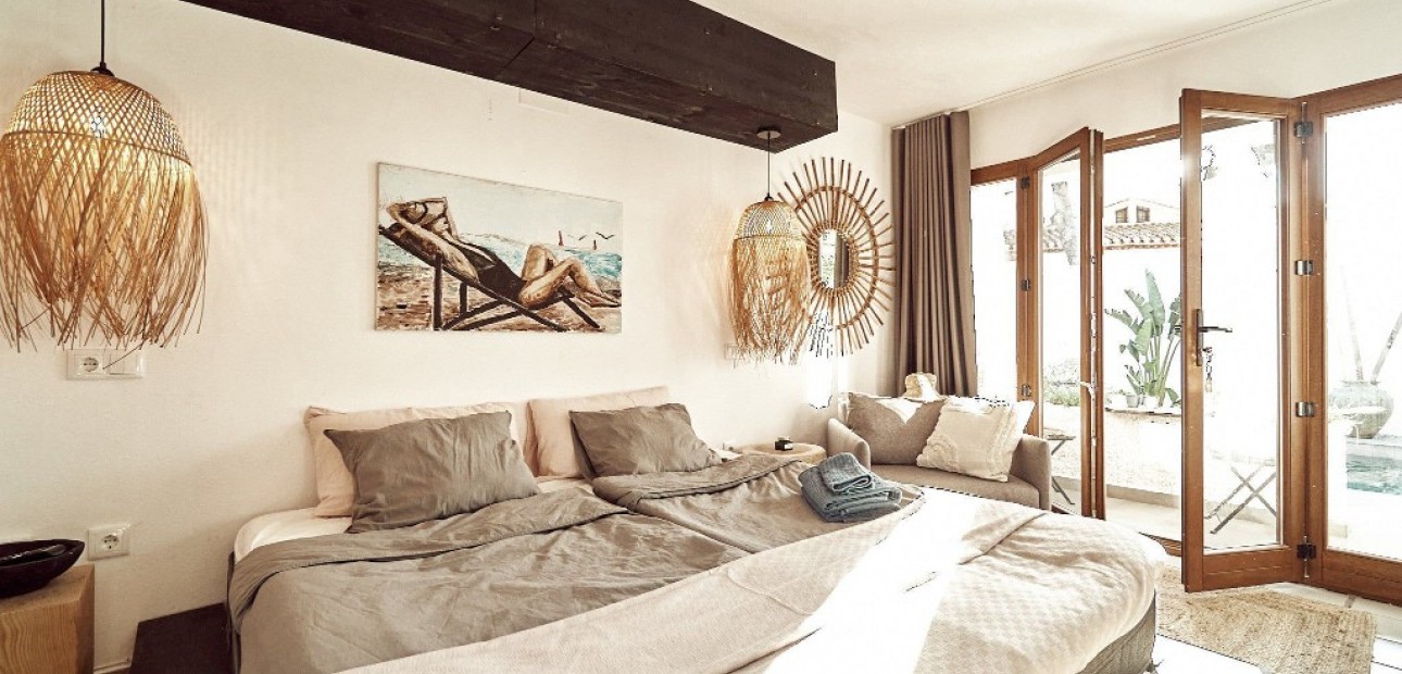 Sale - Villa -
Punta Prima