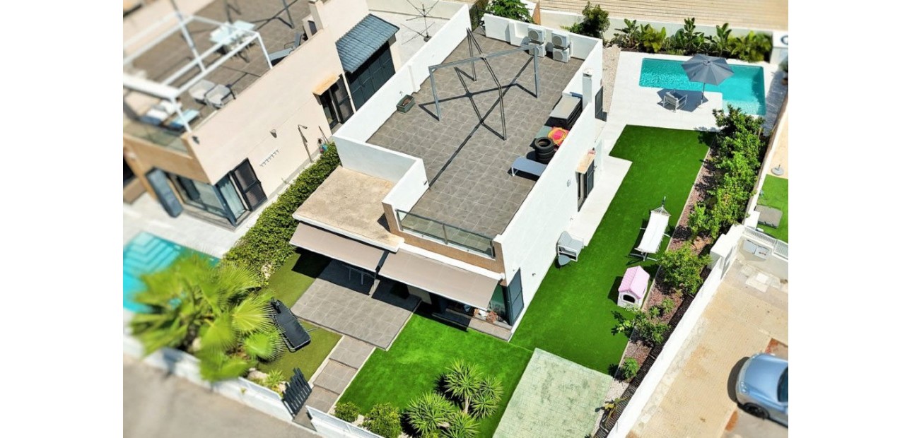 Venta - Villa -
La Zenia