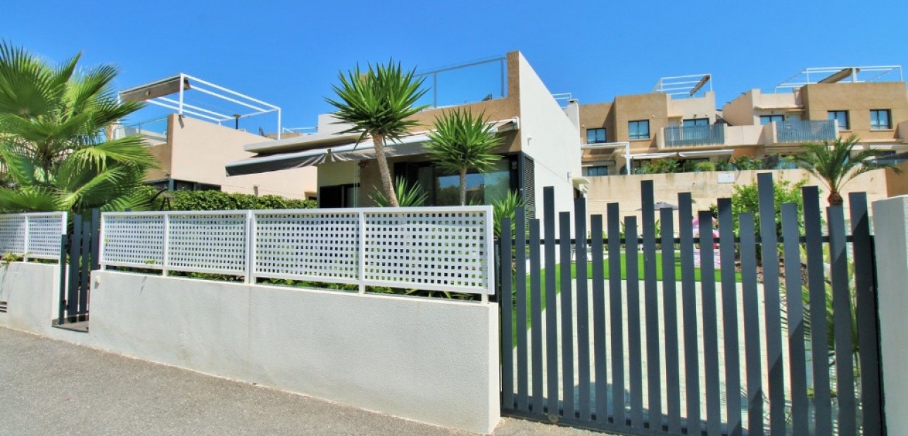 Venta - Villa -
La Zenia