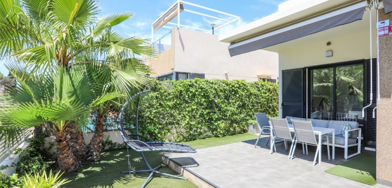 Venta - Villa -
La Zenia