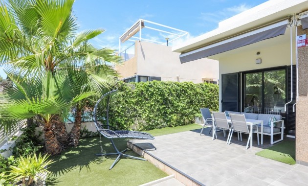 Venta - Villa -
La Zenia