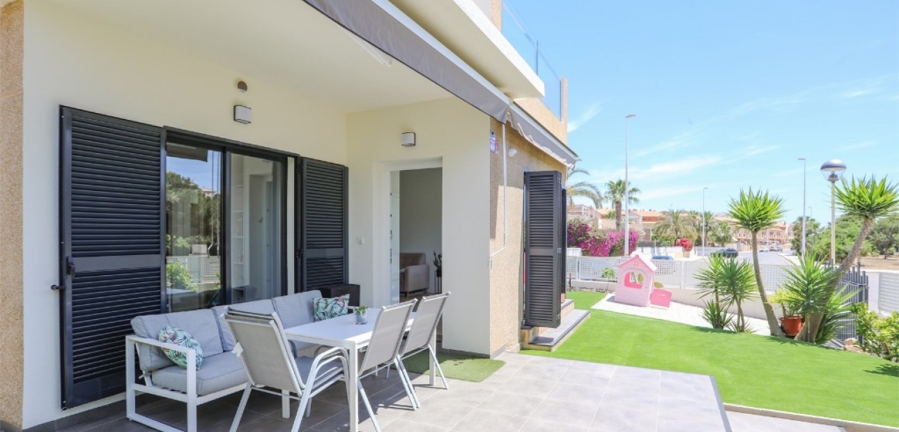 Venta - Villa -
La Zenia
