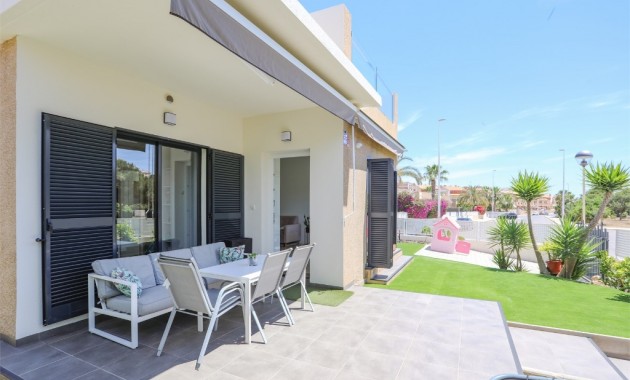Venta - Villa -
La Zenia