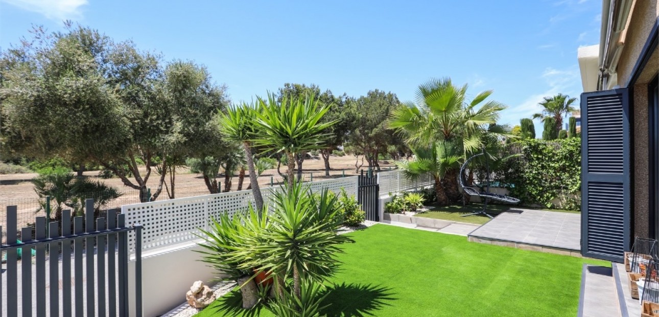 Venta - Villa -
La Zenia