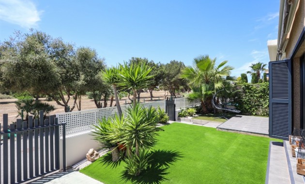 Venta - Villa -
La Zenia